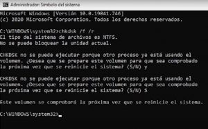 consola de windows ejecutando chkdsk